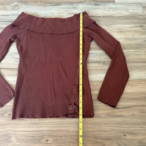 G by Guess Rust Orange Brown Ribbed Knit Off Shoulder Long Sleeve Sweater Top - Picture 7 of 7